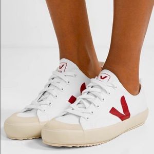 NWT Veja Nova Vegan Canvas Sneakers Marsala White 11